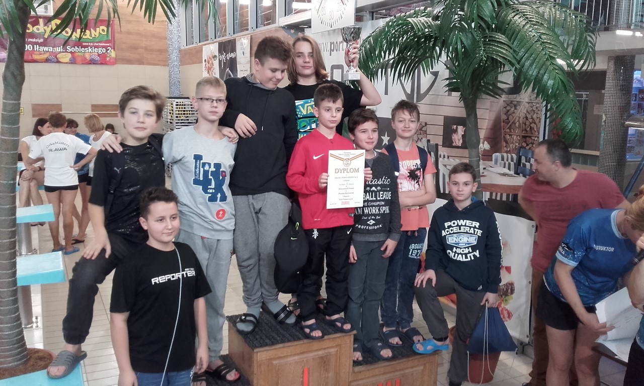 MISTRZAMI POWIATU W PŁYWANIU DRUŻYNOWYM  